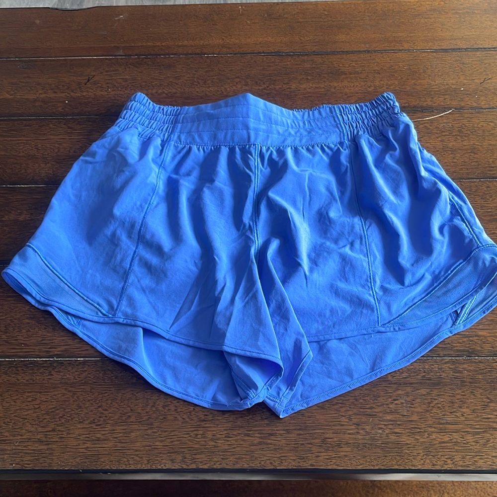 Womens lululemon Hotty Hot womens 4’ size 8 shorts